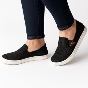 OluKai Pehuea Slip-On Loafers Black Snake Print Suede Women’s 7.5